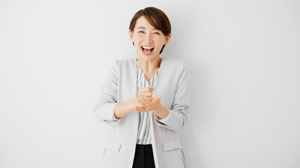 ひらめいた若いビジネスウーマン