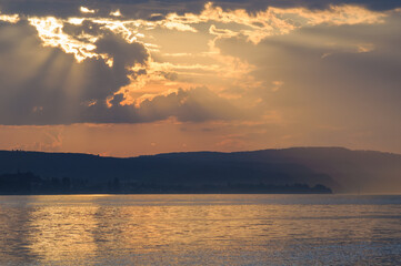 Bodensee Abendstimmung mit Sonnenstrahlen