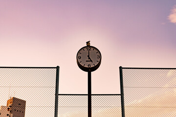 時計5時