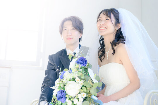 幸せな笑顔の花嫁1　結婚式での新郎新婦のイメージ　