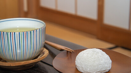 日本茶と饅頭｜Green tea and Japanese bun