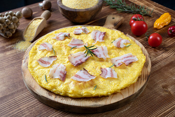 pizza di polenta con bacon