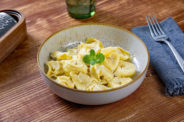 tortellini con formaggio