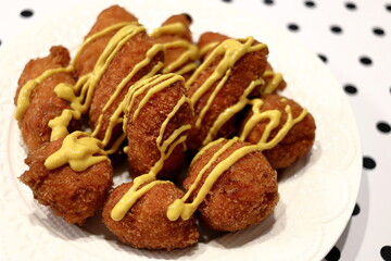 揚げ物のアップ｜ウィンナー巻き