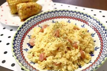 カレーチャーハンとトウモロコシ
