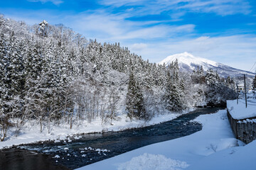 【青森県】雪が積もった冬の岩木山

