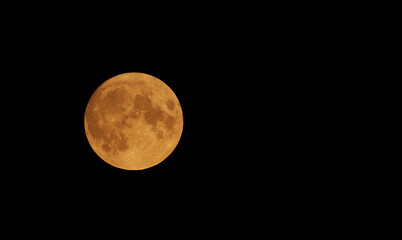 Photograph of Moon in the full moon lunar phase.