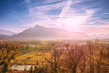 Fototapeta premium Blick auf den Untersberg und Salzburgs Süden