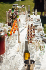 The closeup image of the various small cup cakes