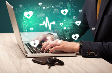 hand browsing on the internet for medical issues