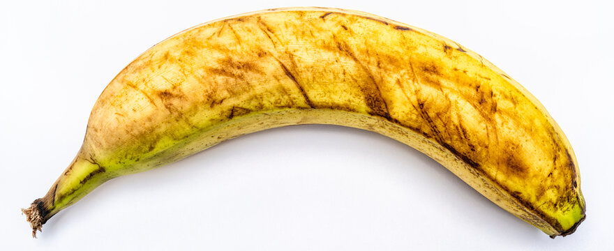 une banane sur fond blanc