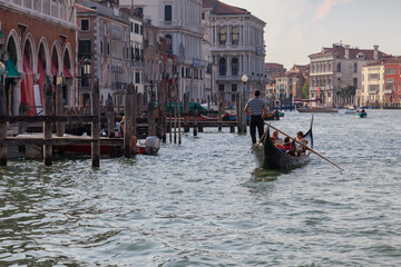 Fototapeta na wymiar Canal Grande, Gondoliere, Gondel, Touristen, Venedig