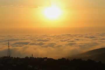 Naklejka premium sunrise over the city