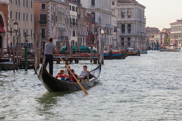 Obraz na płótnie Canvas Canal Grande, Gondoliere, Gondel, Touristen, Venedig
