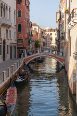 Fototapeta na wymiar Ponte Ubaldo Belli über den Rio di San Felice, Fondamenta di San Felice, Venedig