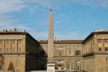 Fototapeta premium Piazzale nel giardino di Palazzo Pitti con obelisco egiziano . Firenze