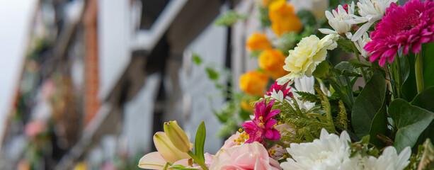 Flores en cementerio