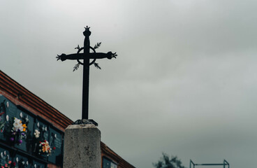 Cruz en Cementerio de Puebla de Fernals, Valencia.