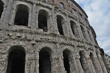 Roma, le rovine del Portico di Ottavia e dell'area archeologica del Teatro Marcello