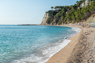 Obraz premium The beautiful beach of San Michele in Sirolo with blue water