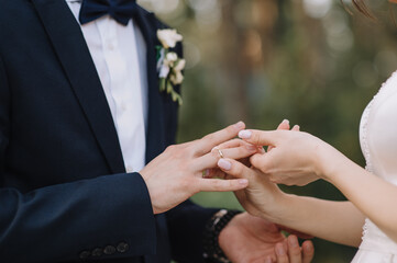 Obraz na płótnie Canvas marriage, wedding ceremony, exchange of rings close-up