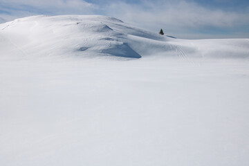 Paysage en hiver &agrave; l'Alpe d'Huez. Station de sports d'hiver des Alpes dans l'Is&egrave;re. Elle fait partie du massif des Grandes Rousses, au-dessus de l'Oisans.