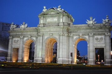 Fototapeta na wymiar Alcala gate in Madrid