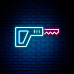 Obraz premium Glowing neon line Reciprocating saw and saw blade icon isolated on brick wall background. Colorful outline concept. Vector