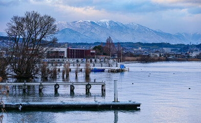 積雪の比良山地と琵琶湖（滋賀県）