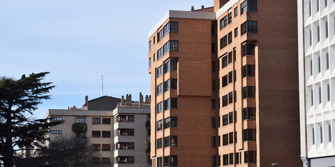 Bloques de pisos y viviendas de Burgos, España.