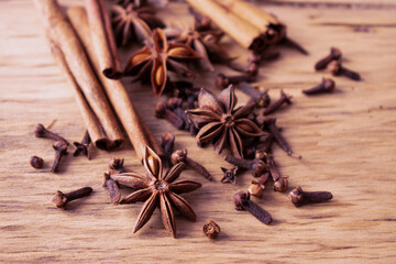 anise cloves and cinnamon sticks