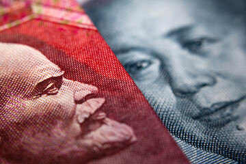 Close-up of a Chinese yuan and a Russian ruble banknote - obrazy, fototapety, plakaty