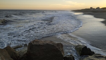 Precioso atardecer mirando el mar