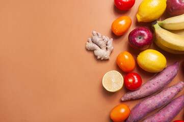 Obraz premium Fruits and vegetables on the table in a bag grocery shopping food deliver sustainaility concept