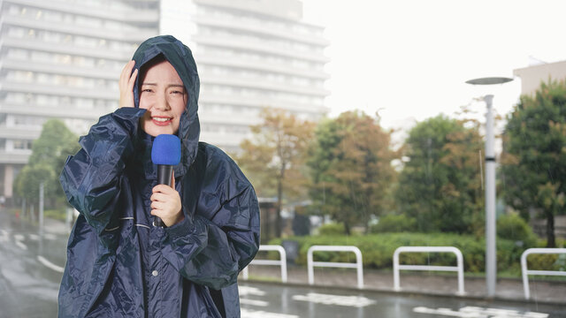 災害中継　気象予報士