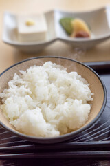 白いご飯と朝食のおかず