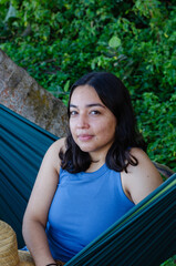 mujer en una hamaca 