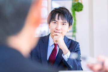 面談をする上司と部下