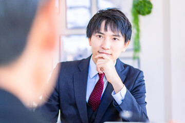 面談をする上司と部下