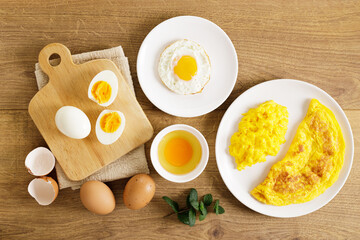 Cooking eggs in deferent way.