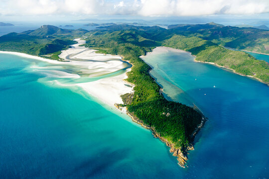 Scenic aerial view over Hill Inlet and Whitehaven Beach, Whitsunday Islands, QLD