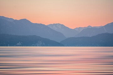 Lever de soleil sur le lac d'Annecy