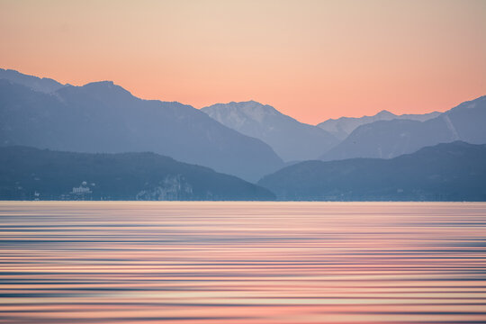 Lever de soleil sur le lac d'Annecy