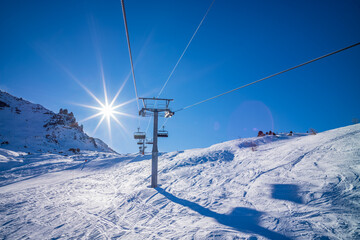 Fototapeta na wymiar ski lift in the swiss mountains