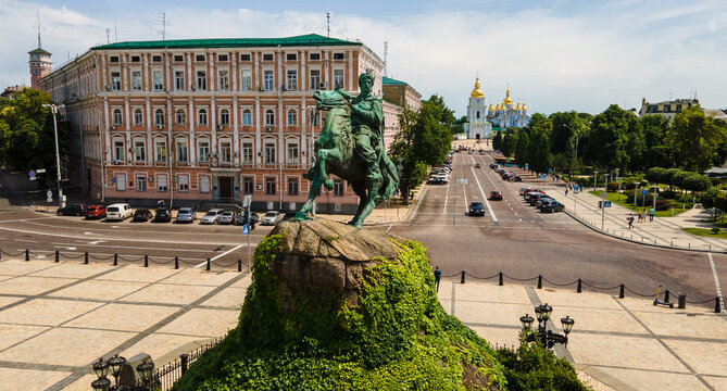 Monument to Bohdan Khmelnitsky in Kiev - a monument to the Hetman of Ukraine