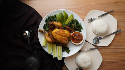 Whole fried chicken with chili sauce and vegetables