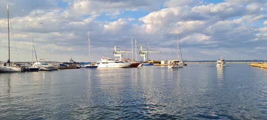 Fototapeta na wymiar yachts in the harbor