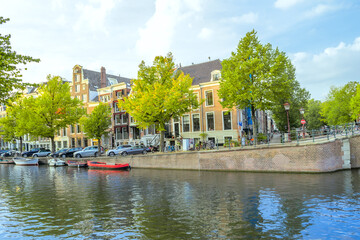 Fototapeta na wymiar Spring on the Amsterdam Canal