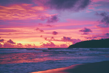 Obraz premium Beautiful landscape. Sunset on the sea shore.