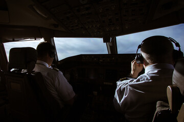 Piloten im Cockpit dunkle im Sonnenlicht